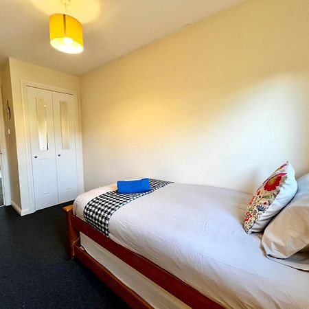 Apartamento Stylish Modern Flat With Juliet Balcony & Parking Glasgow Exterior foto