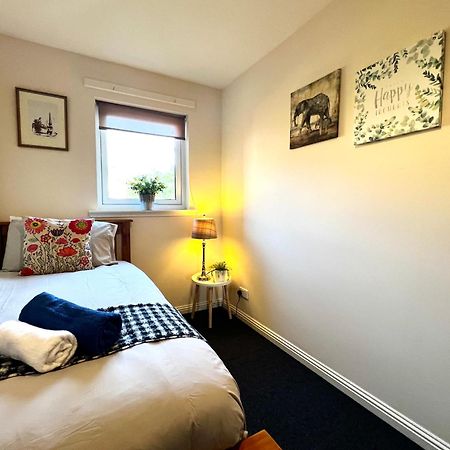 Apartamento Stylish Modern Flat With Juliet Balcony & Parking Glasgow Exterior foto