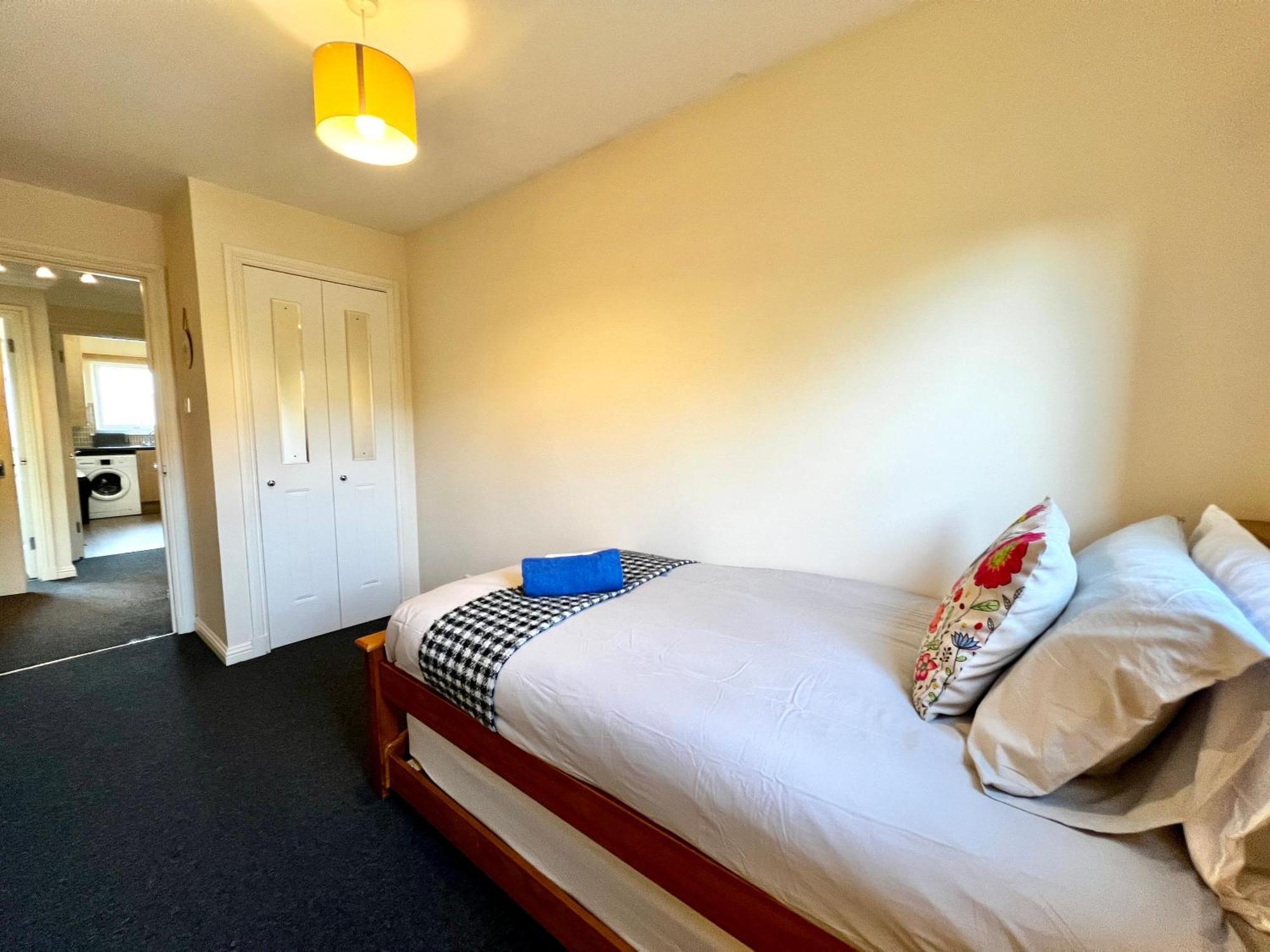 Apartamento Stylish Modern Flat With Juliet Balcony & Parking Glasgow Exterior foto