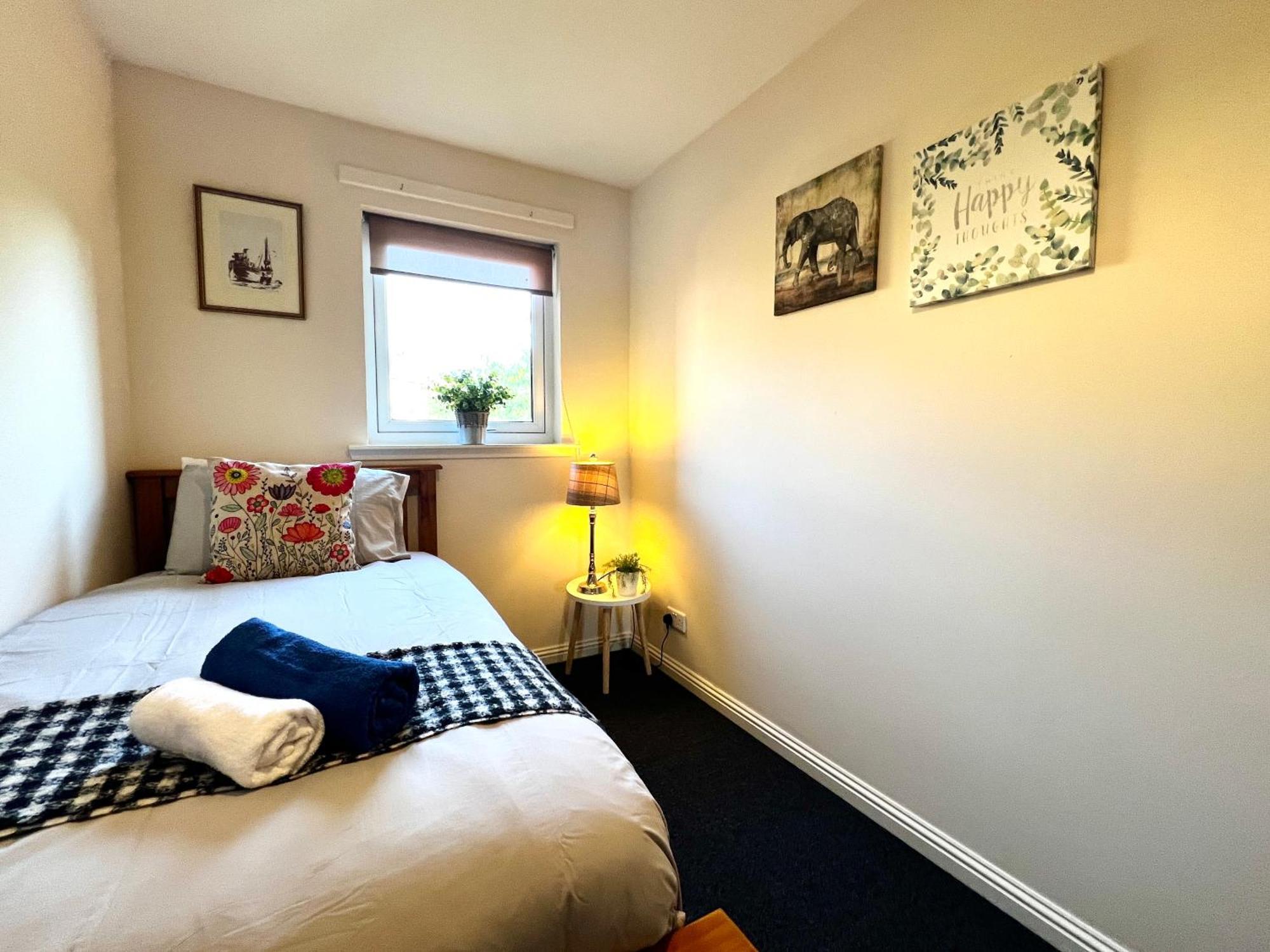 Apartamento Stylish Modern Flat With Juliet Balcony & Parking Glasgow Exterior foto