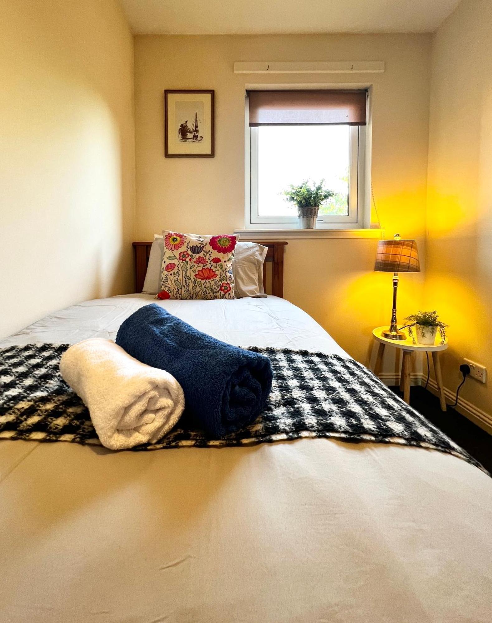 Apartamento Stylish Modern Flat With Juliet Balcony & Parking Glasgow Exterior foto