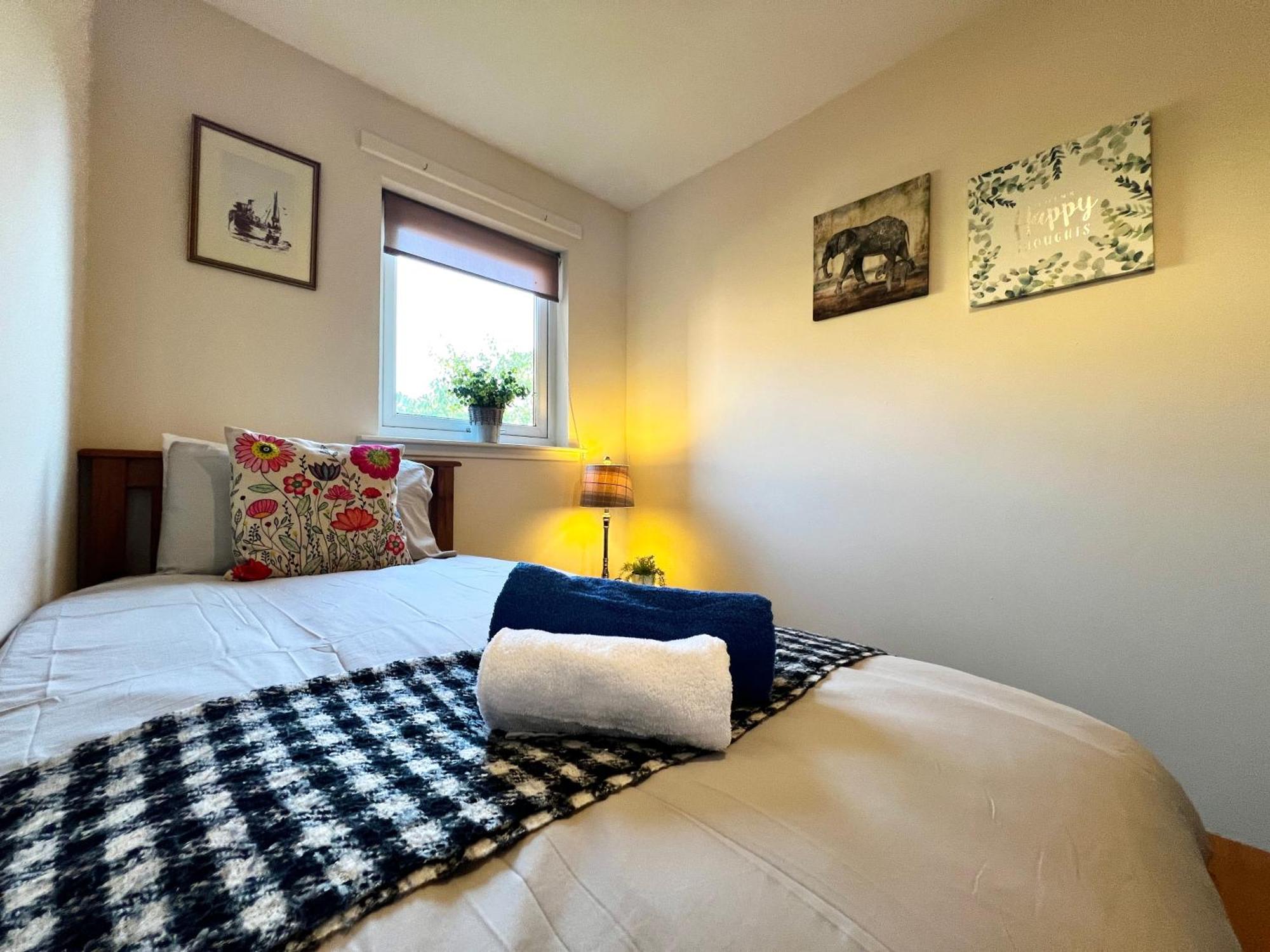 Apartamento Stylish Modern Flat With Juliet Balcony & Parking Glasgow Exterior foto