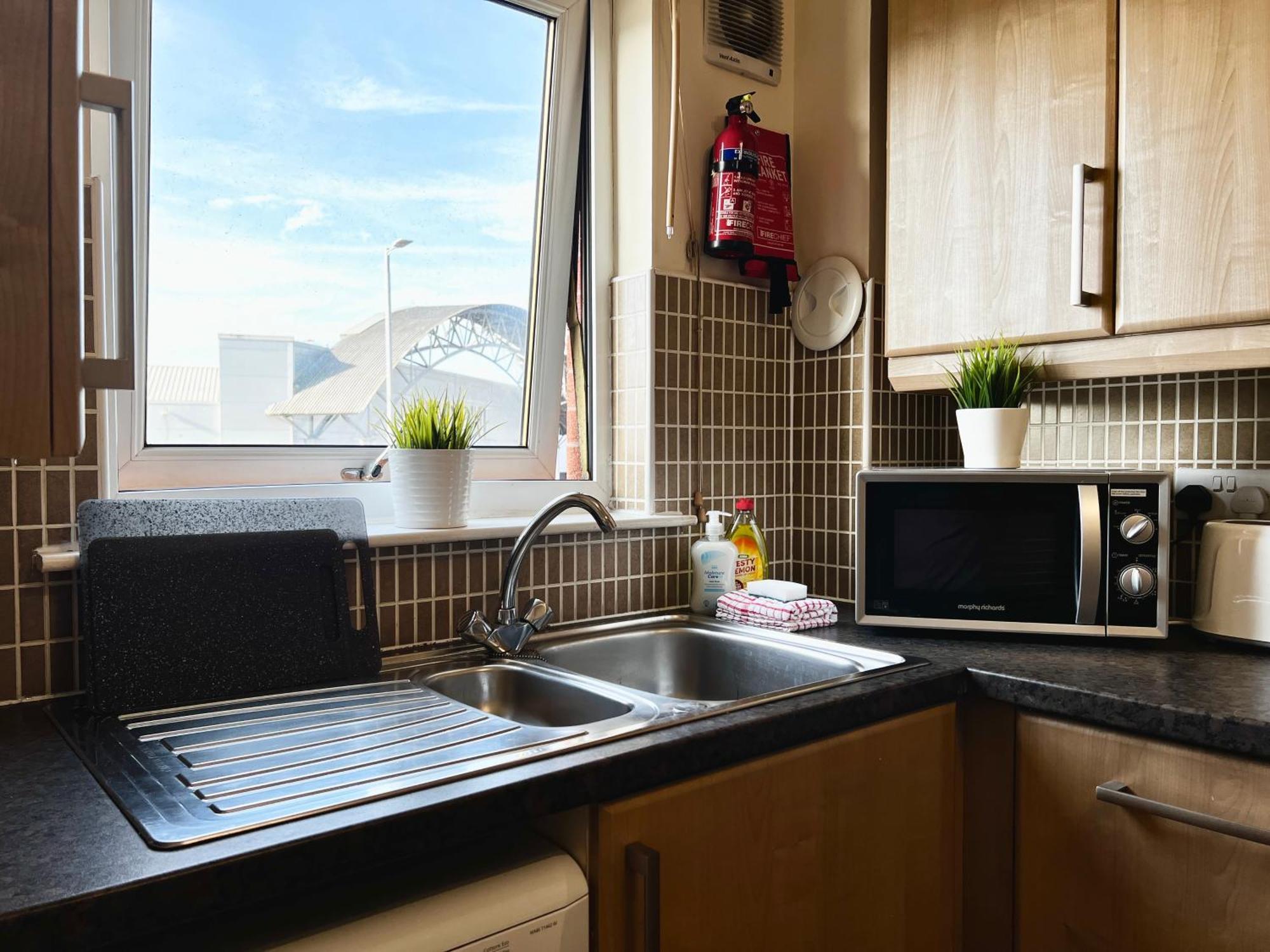 Apartamento Stylish Modern Flat With Juliet Balcony & Parking Glasgow Exterior foto