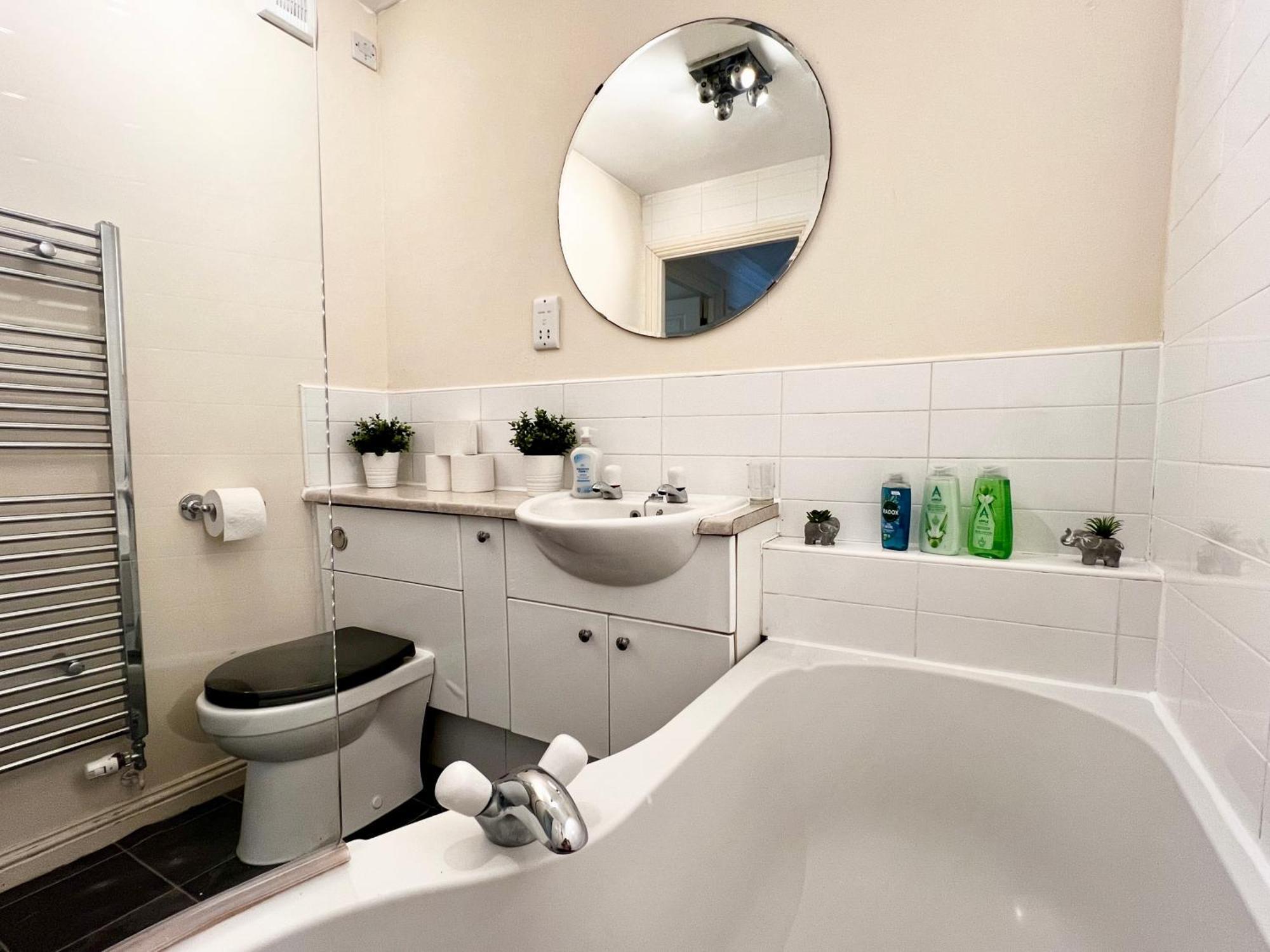 Apartamento Stylish Modern Flat With Juliet Balcony & Parking Glasgow Exterior foto