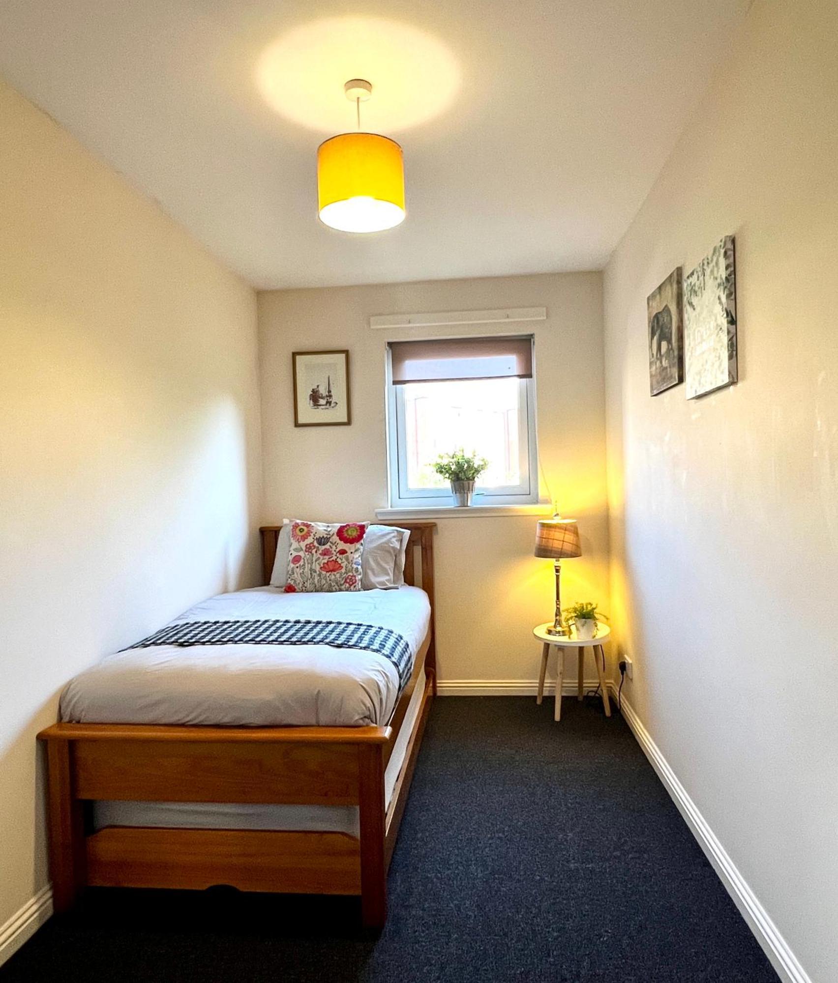 Apartamento Stylish Modern Flat With Juliet Balcony & Parking Glasgow Exterior foto
